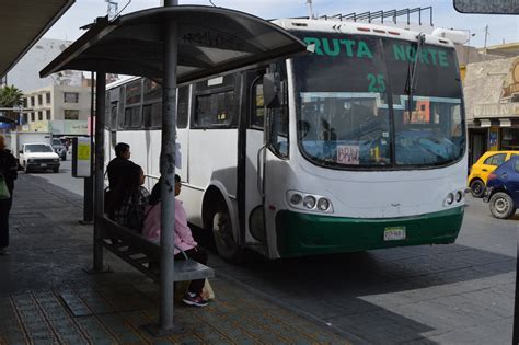 Con Mobiliario Solo Paradas De Autobuses En Torre N El Siglo De