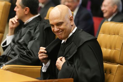 Ovacionado Alexandre De Moraes Toma Posse No TSE Duros Recados A