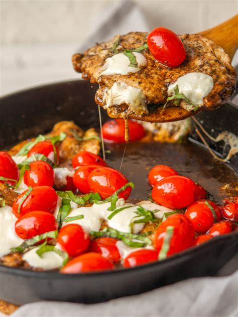 Caprese Chicken Skillet 30 Minute Chicken Caprese One Pan Meal