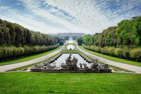 La Reggia Di Caserta Tra Il Fastoso Palazzo E L Immenso Giardino