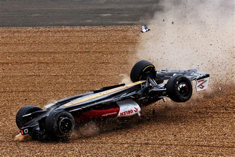 Galeria O Acidente Impressionante De Zhou No Gp Da Inglaterra De F