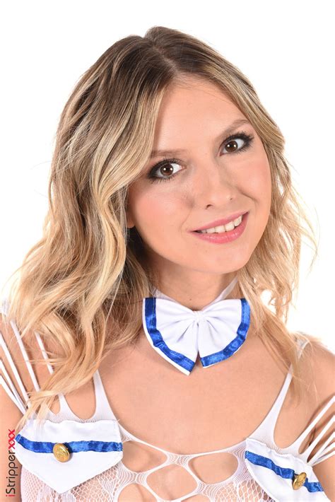 Gorgeous Babe Rebecca Volpetti Strips Naked And Toys Her Juicy Cunt Photos