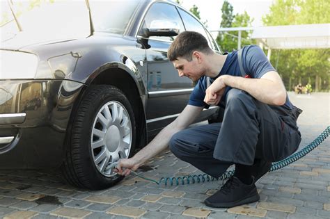 Cómo inflar neumáticos coche la presión adecuada