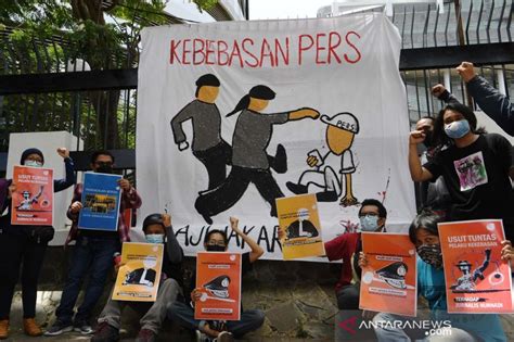 Aksi Solidaritas Bagi Jurnalis Nurhadi Korban Kekerasan Oknum Polisi