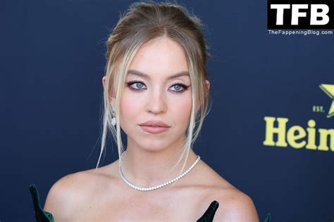 Sydney Sweeney Flaunts Nice Cleavage At The 2nd Annual Hca Tv Awards