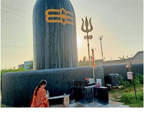 Devotees Throng Shiva Temples On The Fourth Monday Of The Month Of