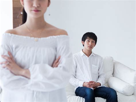 付き合ってないのに嫉妬する男性の7つの心理！やきもちの理由や態度、対処法を大公開 当たる占いならmarouge（マルージュ）占い 無料お試し占いも