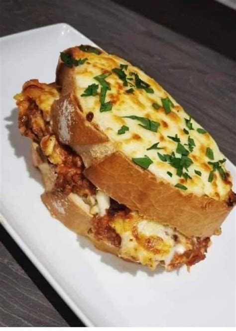 Garlic bread lasagna sandwich. - Dining and Cooking