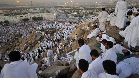 الحجاج يتجهون لجبل عرفات لاداء الركن الاعظم للحج صوت الأمة