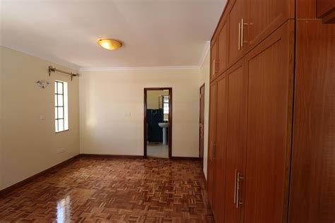 Bed Townhouse With Staff Quarters At Chalbi Drive Buyrentkenya