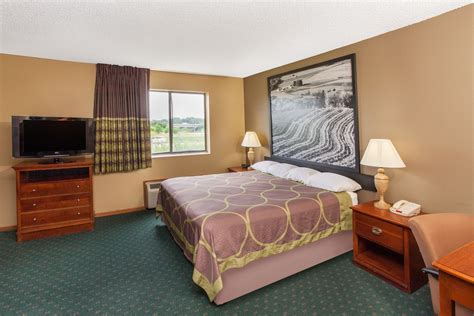 Super 8 by Wyndham Anamosa IA | Anamosa, IA Hotels