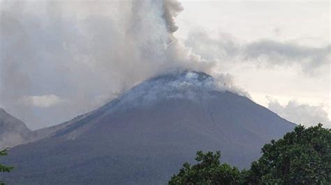 Gunung Lewotobi Laki Laki Di Flores Naik Status Menjadi Level Awas