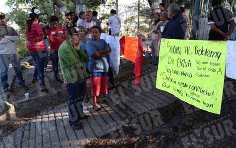 Toman Vecinos Los Tanques De Agua De La Colonia Viguri De Chilpancingo