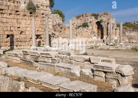 Pillars of the Agora, ancient city of Perga, Turkey Stock Photo - Alamy