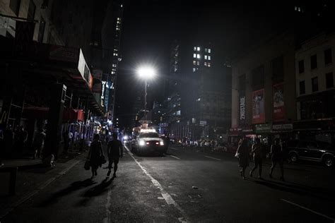 Huge Power Outage Plunges Manhattan Into Darkness