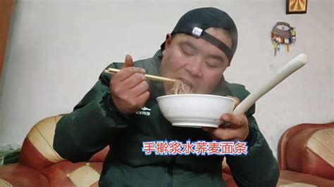 甘肃农村张三走亲戚回家，妈妈晚饭做的啥美食？张三连吃三碗过瘾 三农视频 搜狐视频