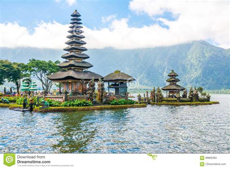 Ulun Danau Beratan Temple With Its Reflection In The Lake In Black And ...