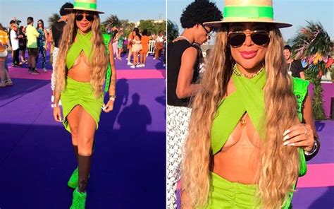 Rafaella Santos Aposta Em Decote E Look Ousado Para Grava O De Show De