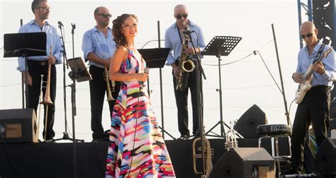 Candice Parise Chante F R A N C E Les Folies Gruss