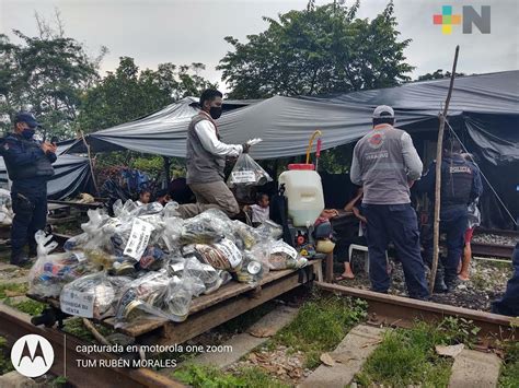 En Jesús Carranza entrega PC insumos a familias afectadas por