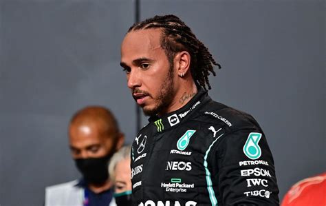 Eclatante Gesto Di Hamilton Mentre Pensa Al Ritiro Non Vuole Pi Avere