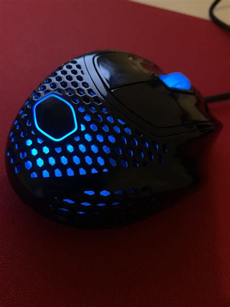 Cooler Master Mm720 Glossy Black Review A Sturdy Small Ergo Gaming Mouse Mouse Pro