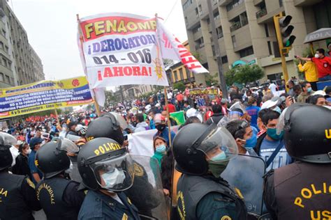 Centro De Lima Pnp Disipó Protestas En La Av Abancay Diario Expreso