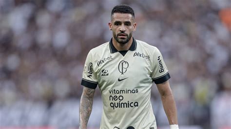 Corinthians reencontra Renato Augusto dívida em aberto de quase R