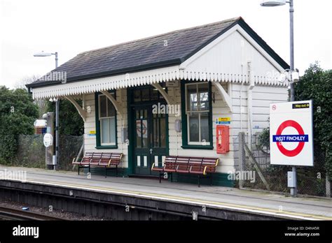 West finchley station hi-res stock photography and images - Alamy