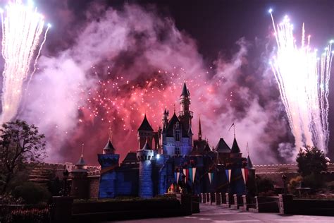 Disney in the Stars Firework Show at Hong Kong Disneyland - 4 All ...