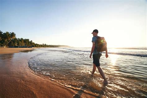 Lo que deberías saber al viajar solo a la playa consejos para disf