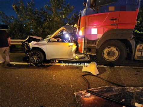 國1北上新營段7車追撞8人傷 車道淪「廢鐵戰場」 驚悚畫面曝 社會 中時新聞網