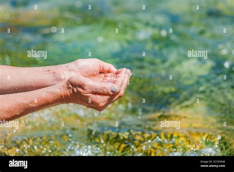 Draw Water Hi Res Stock Photography And Images Alamy