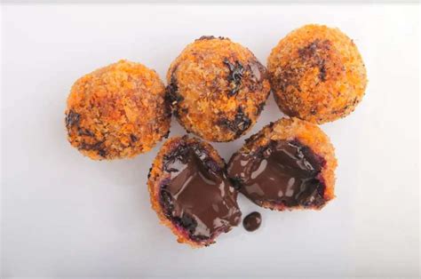 Resep Bola Coklat Camilan Simple Yang Lumer Dan Super Lembut Dalam