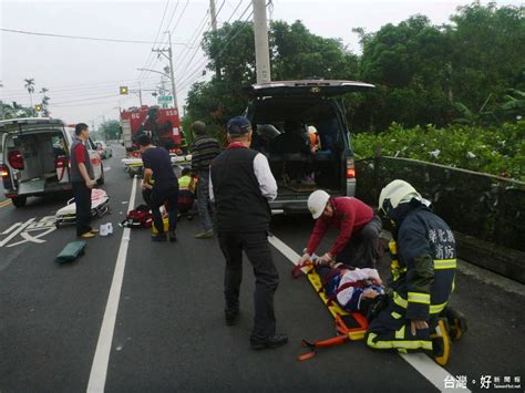 為閃野狗失控 廂型車對撞電桿 8人送醫 風傳媒