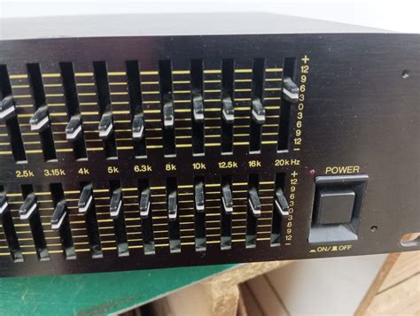 yamaha equalizer q2031B