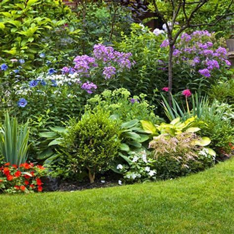 Beautiful Backyard Flower Garden Ideas - GARDENIDEAZ.COM