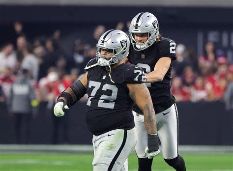 Raiders Rt Jermaine Eluemunor Named One Of The Top Free Agent Linemen