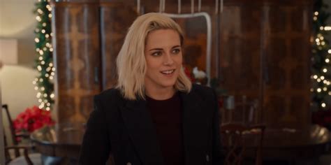 Happiest Season Debuts Trailer For Kristen Stewart Festive Rom Com