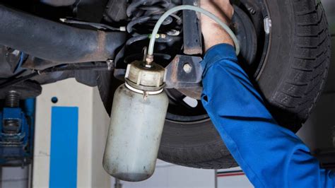 How To Check Brake Fluid Level 7 Steps With Pictures HEART