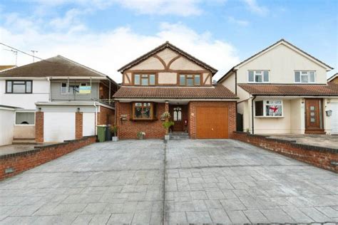 Oakleigh Avenue Hockley Ss5 4 Bed Detached House For Sale £550 000