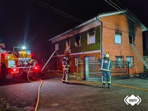 Un Incendio Calcina La Planta Superior De Una Vivienda Unifamiliar En