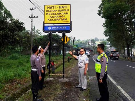 Jasa Raharja Ungaran Dan Satlantas Pasang Rambu Hati Hati Rawan Kecelakaan Ungarannews