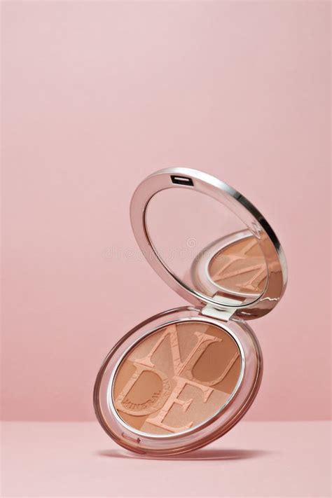 Palette Of Powder Diorskin Mineral Nude Bronze On Pink Background