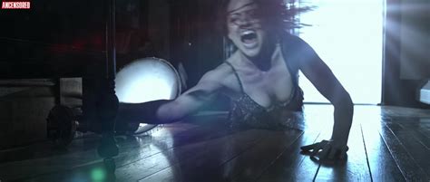 Naked Tara Elizabeth In Gray Matter