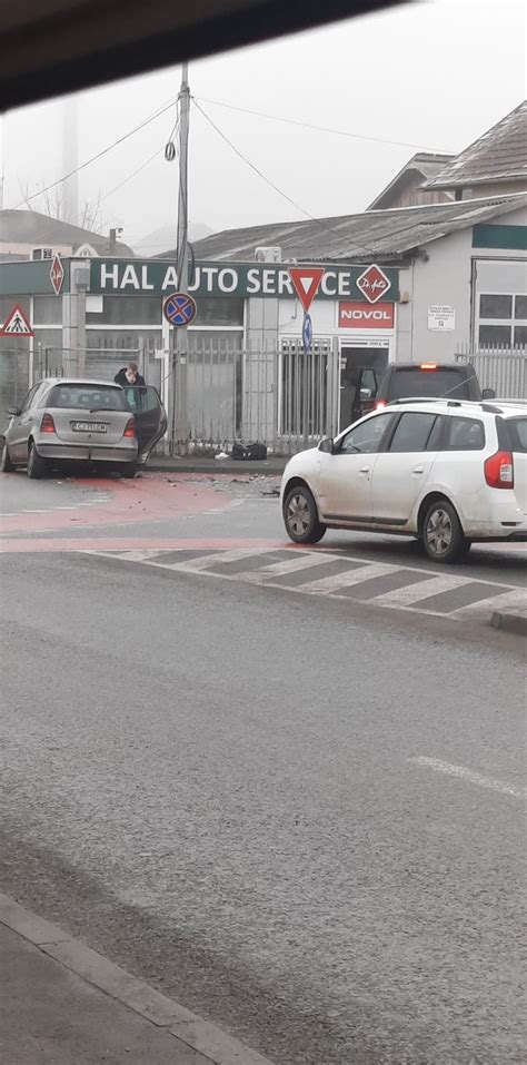 Accident in sensul giratoriu de pe strada Fabricii VIDEO Ştiri de Cluj