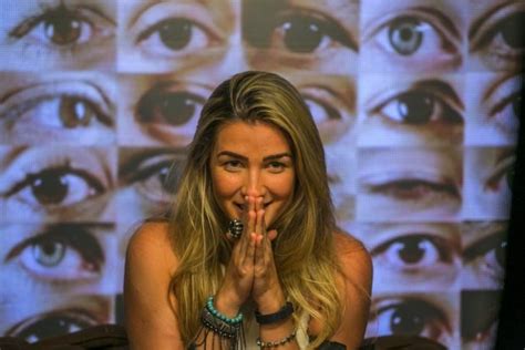 Aline Gotschalg Aumenta Pr Teses De Silicone Para A Final Do Bbb