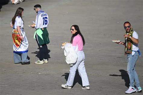 Fotos Comida De Aficionados Del Real Zaragoza Antes Del Partido Ante