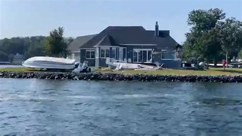 Boat crashes into Lake of the Ozarks home, injuring eight on board, troopers say | CNN