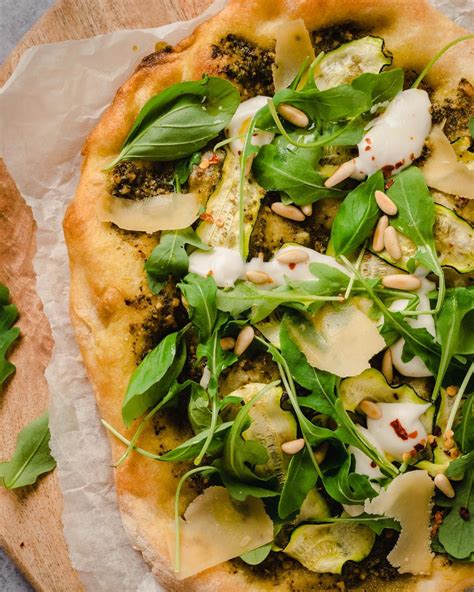 Pinsa Con Pesto Vegano Zucchine E Rucola Vegetable Pizza Vegetables